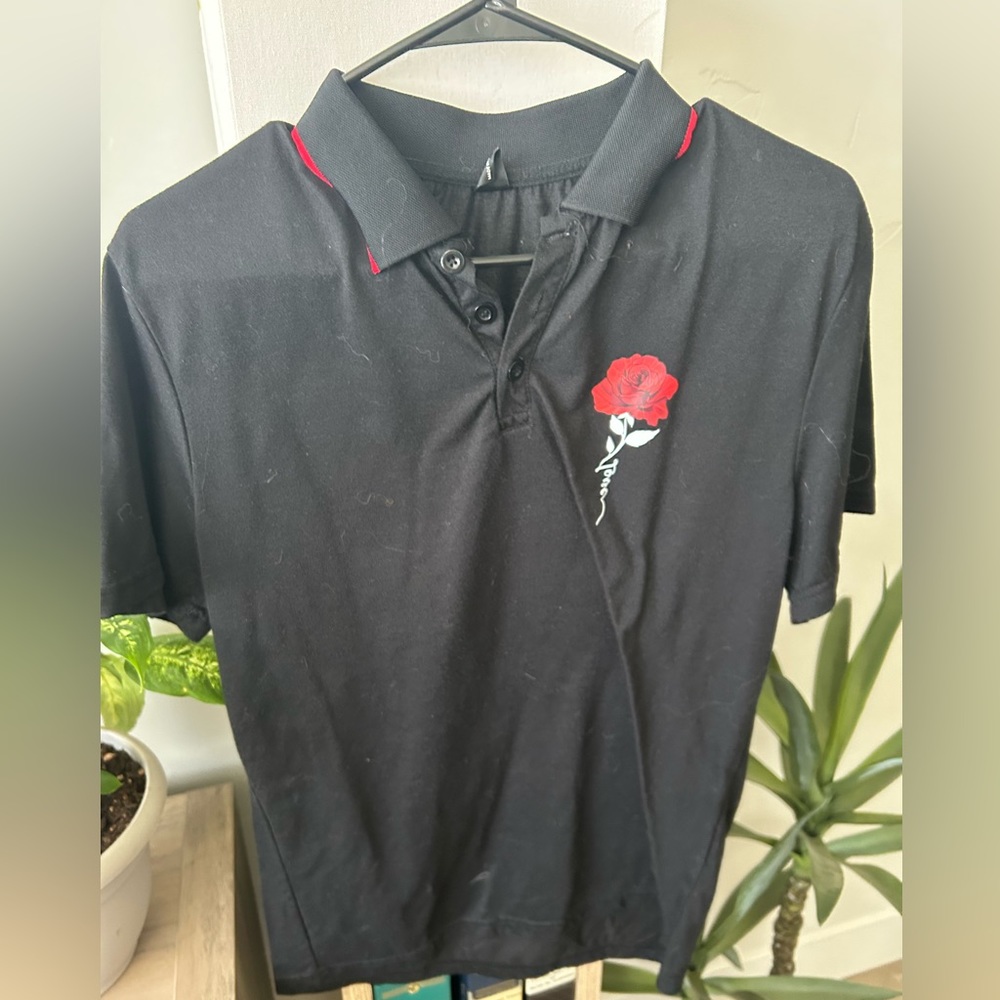 Short sleeved collared shirt rose design